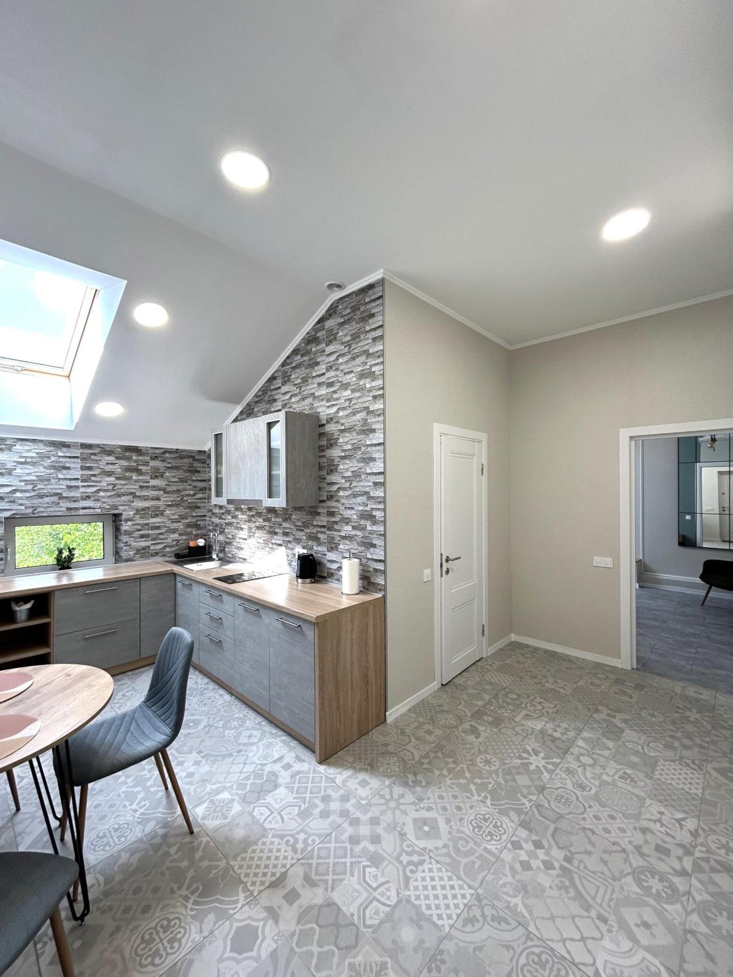 לבוב Modern Apartment, 5Mins To Rynok Square מראה חיצוני תמונה